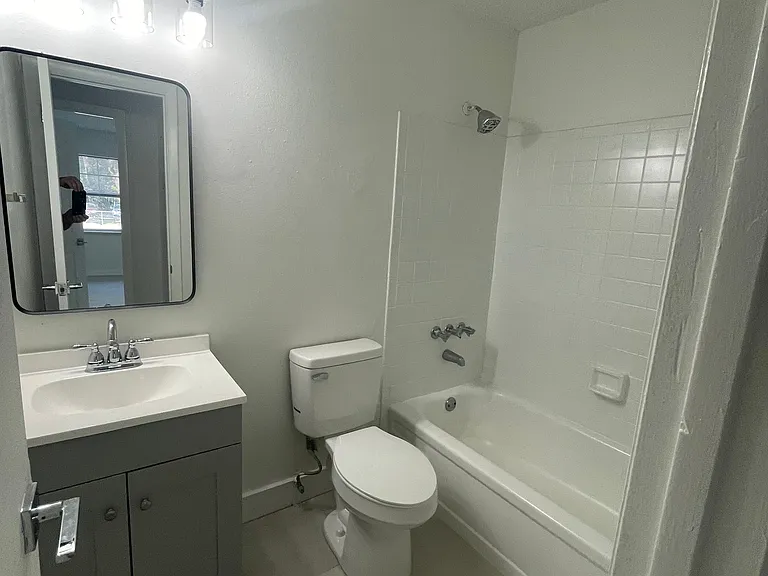 6108 SW 9th Pl #B — Photo 7