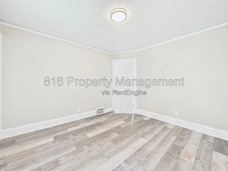 3205 E 31st St — Photo 16