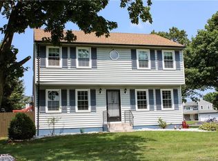 11 Chatham Ln, South Windsor, CT 06074