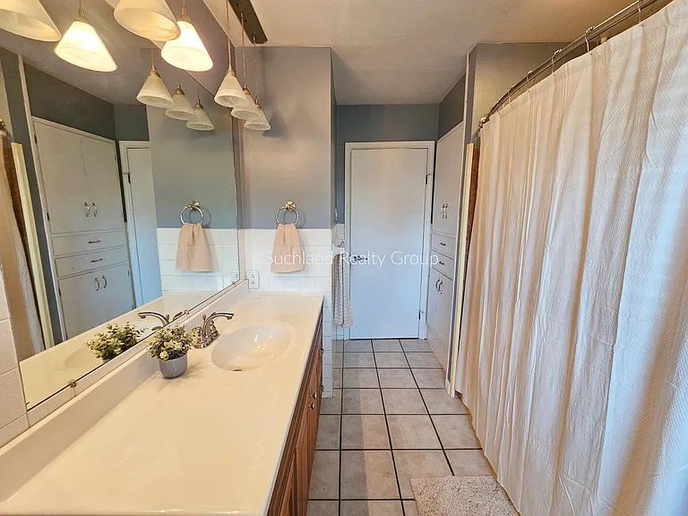 409 N Main St — Photo 12