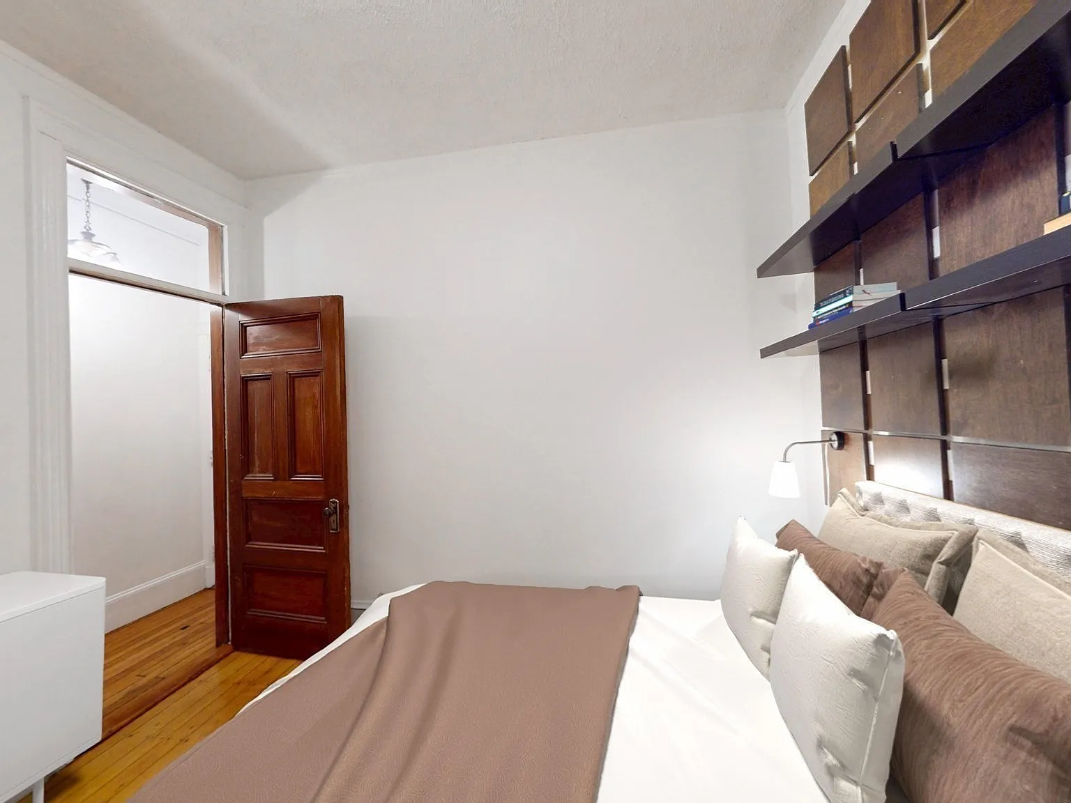 2 bed, 690 sqft, $3,950 — Photo 3