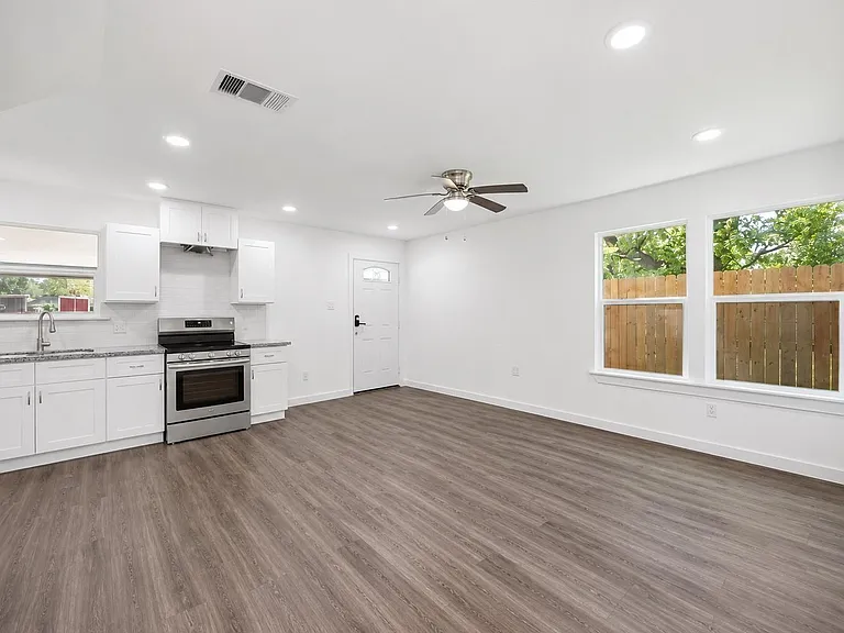 1056 N Lane #A — Photo 3