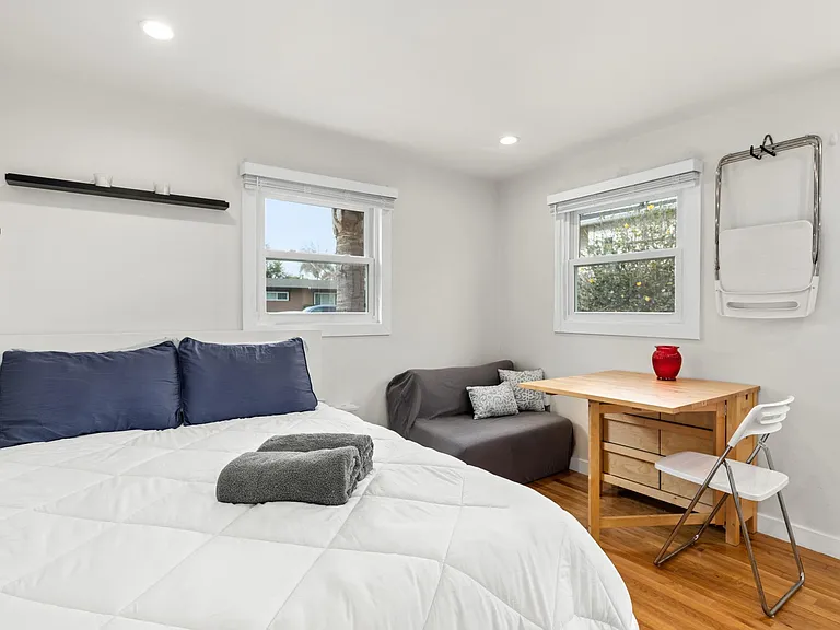 1458 N Newport Ave #1/2 — Photo 8