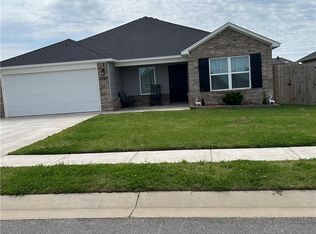 1705 Ace Ave, Gentry, AR 72734