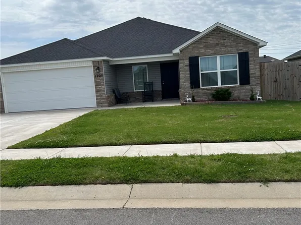 1705 Ace Ave, Gentry, AR 72734