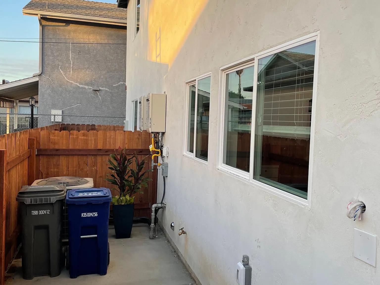 636 Emory St — Photo 3