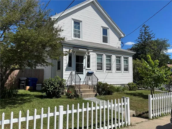 28 Merton Rd, Newport, RI 02840
