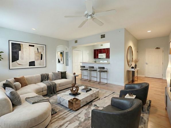 2902 N Orange Ave #305