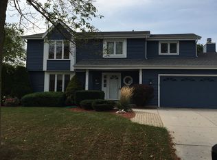 4555 S Hearth Ridge Dr, New Berlin, WI 53151