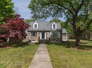 45 Riverview Ter, Mahwah, NJ 07430