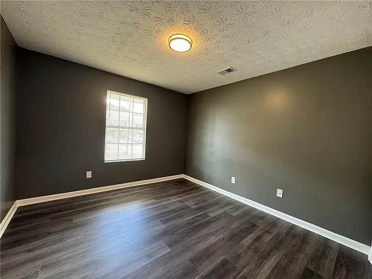 330 Crestfield Cir — Photo 6