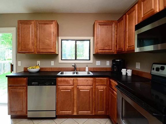 4th image of 6107 S 151st St