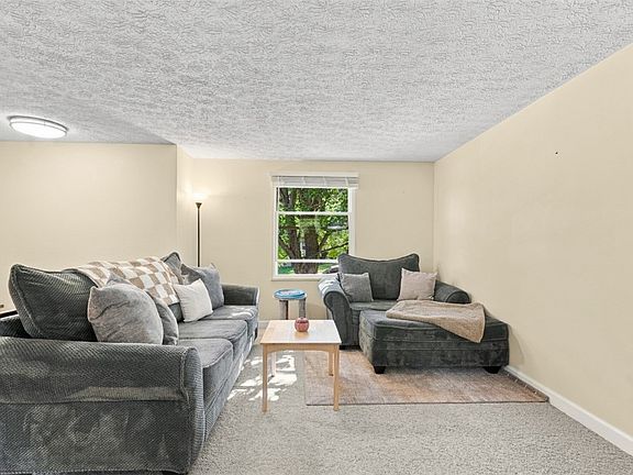 4th image of 112 Highland Ave
