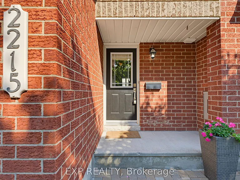 2215 Silverado Cres — Photo 3
