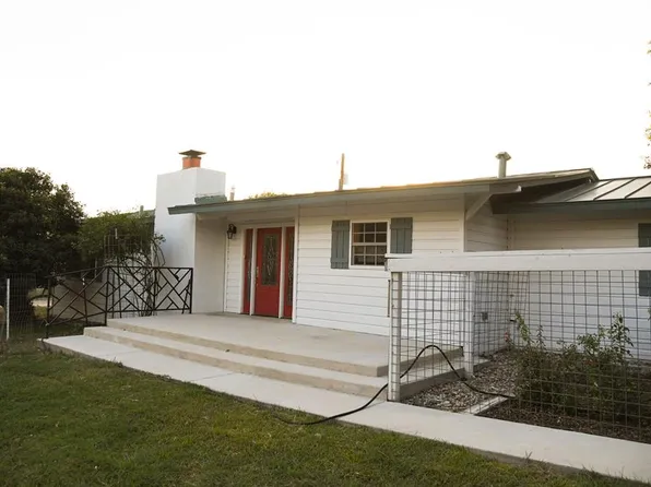 402 Hummingbird Ln, Kerrville, TX 78028