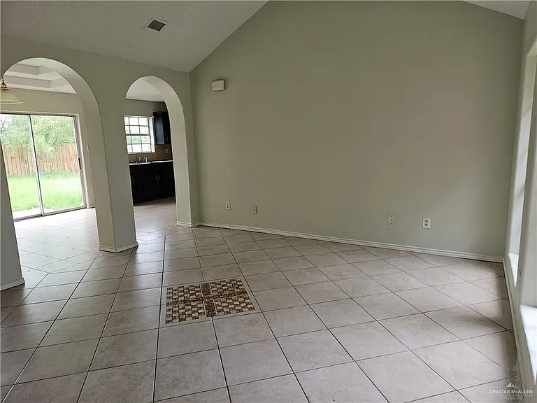 2612 Garnet Dr — Photo 2