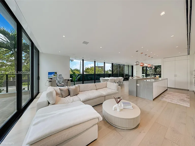 420 N Hibiscus Dr — Photo 6