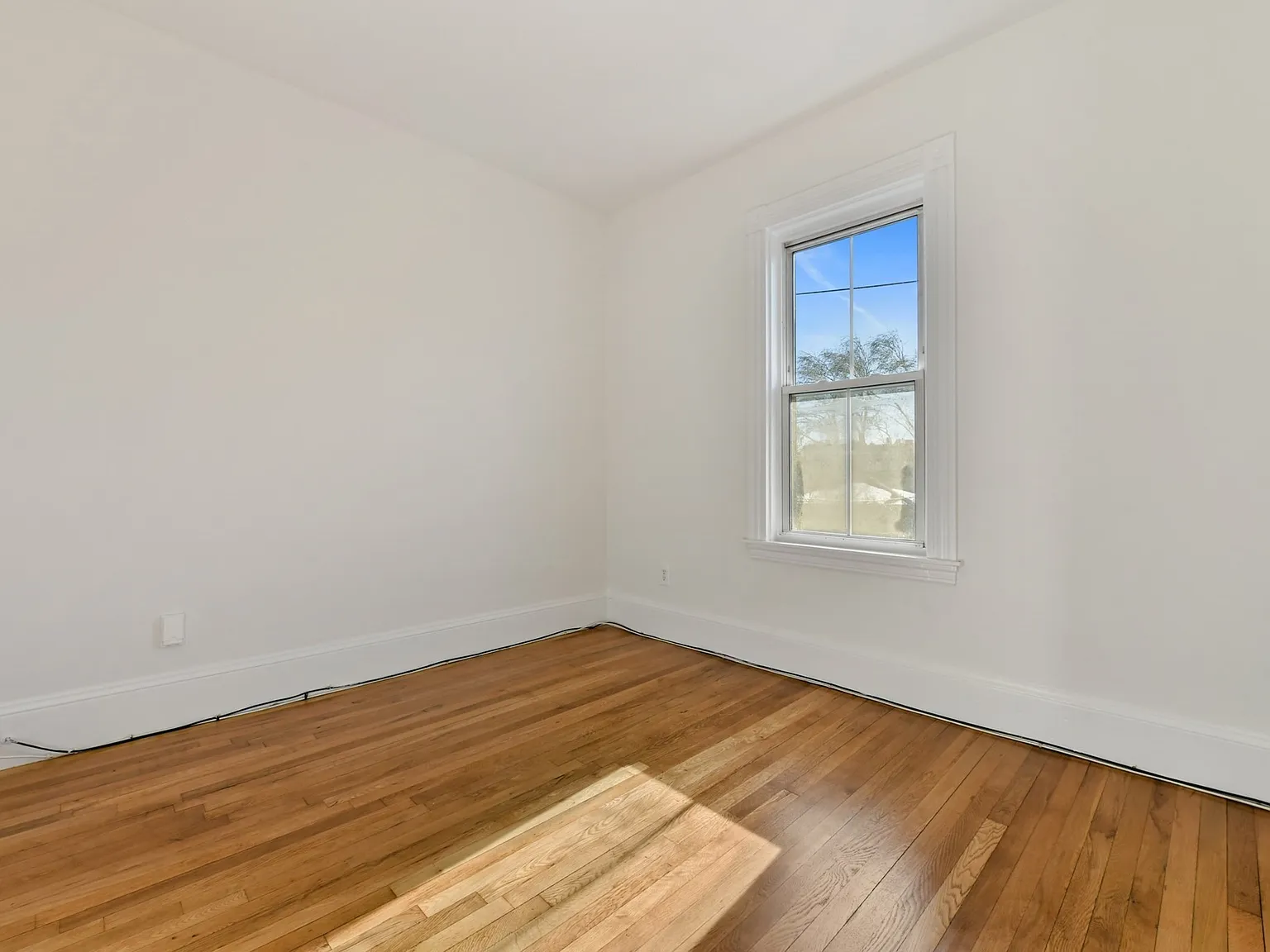 4 bed, 1143 sqft, $3,200 — Photo 2