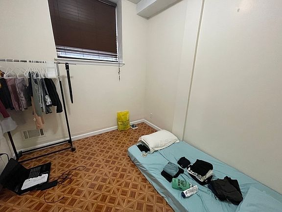 4th image of 567 Warren St #1C