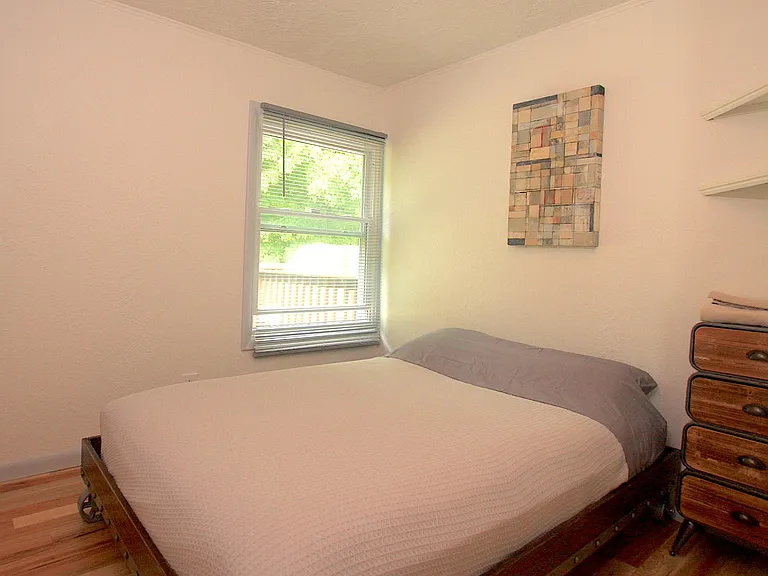 5377 Bates Rd — Photo 8