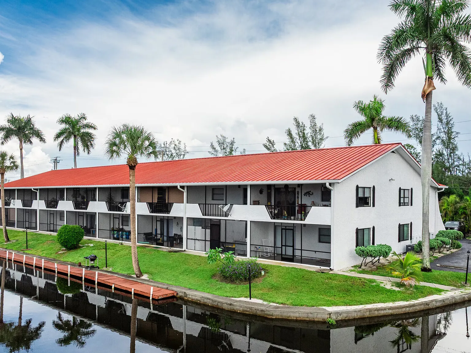 Coral Harbor Apartments — Photo 4