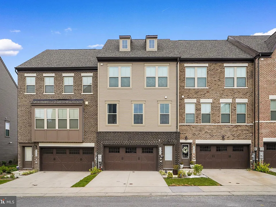 3421 Saint Robin Ln