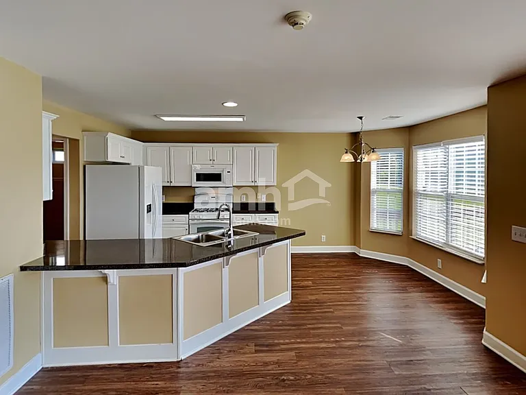104 Lance Park Cir — Photo 3