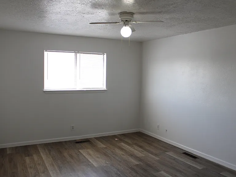 1300 SF 2 Bed / 2 Bath Town Home Apartments Next To Lafayette Park! — Photo 13