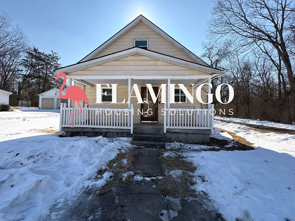 1st image of 831 E 3rd St