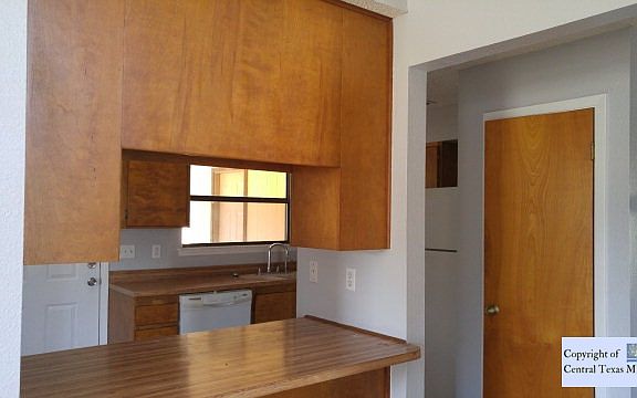 5th image of 821 Schumacher Dr #1