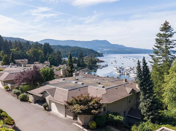 6880 Wallace Dr #736, Central Saanich, BC V8M 1N8