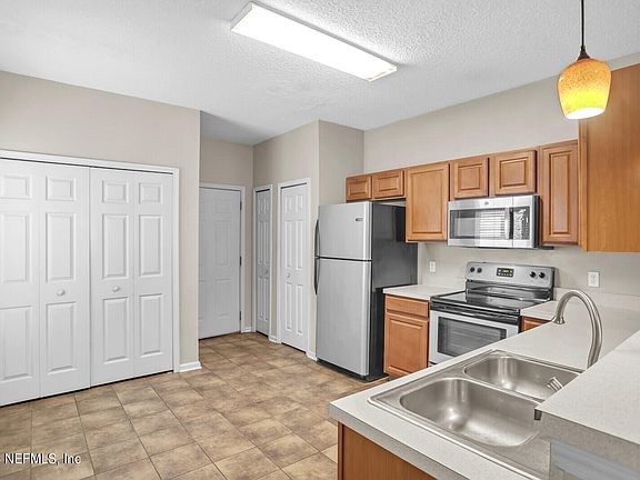 4th image of 616 SOUTHBRANCH Drive