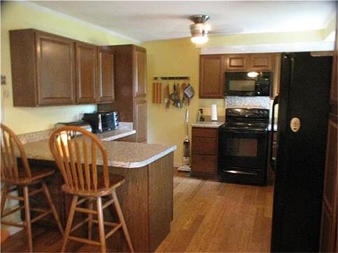 4th image of 566 Waldorf Dr