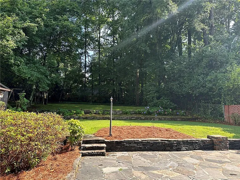 935 Stovall Blvd NE — Photo 3