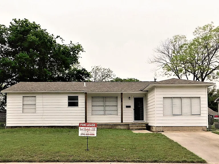 1100 Estes Dr — Photo 1