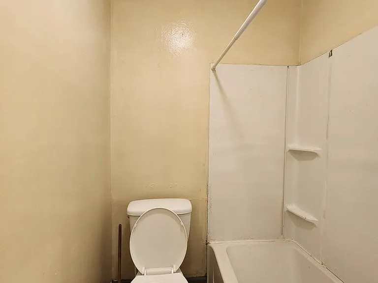 1217 Moss St — Photo 5