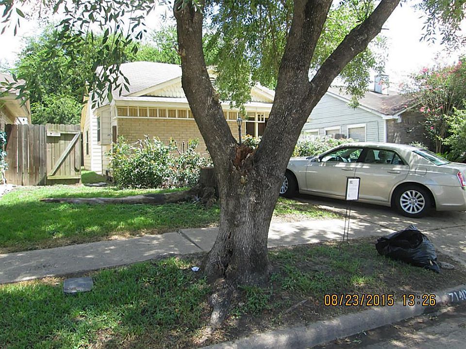 1st image of 7140 Village Lake Dr