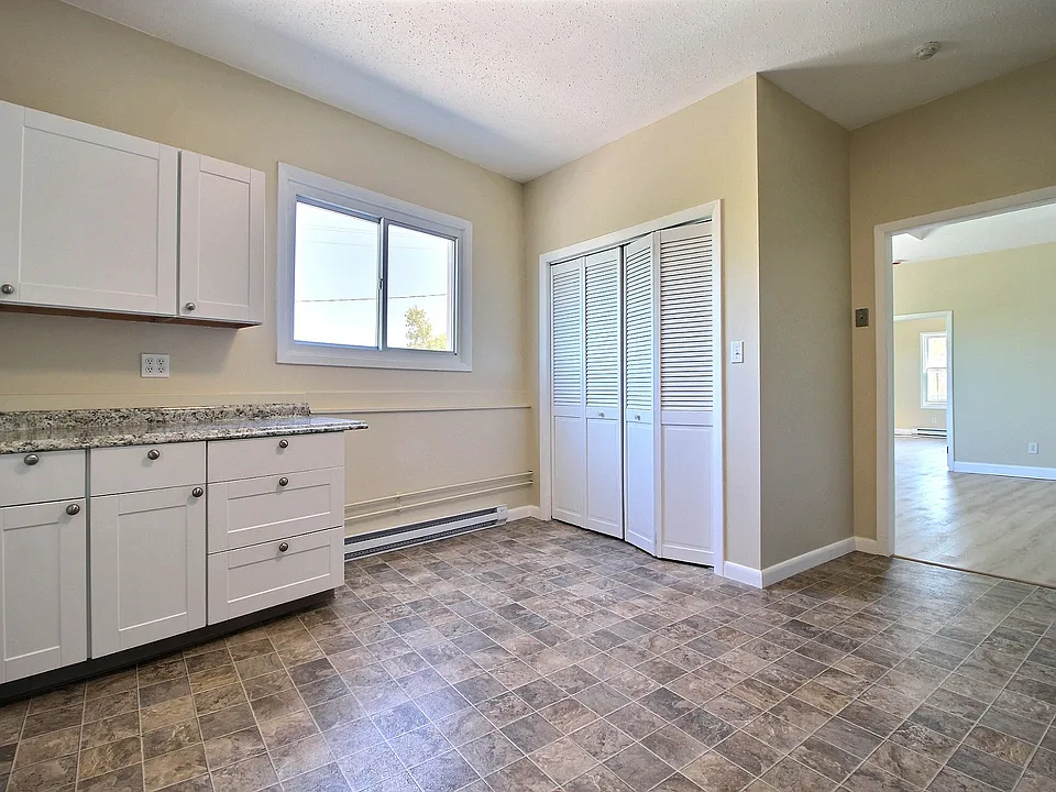 33 Railroad Ave #1