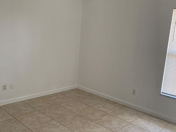 5th image of 209 15th Ln SW