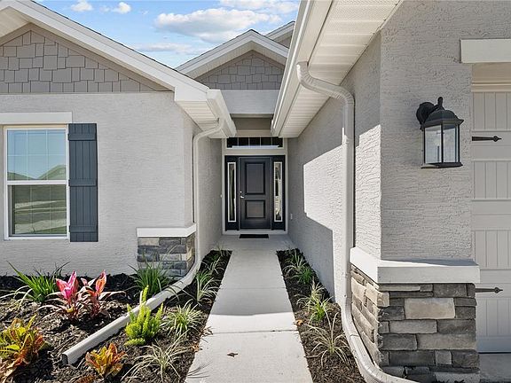 3rd image of 4391 Sutherland St