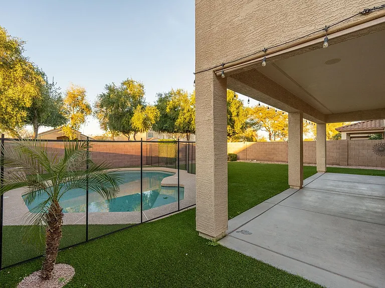 1546 E Nightingale Ln — Photo 86