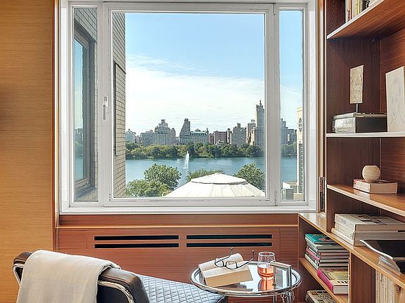 5th image of 19 E 88th St APT 14D