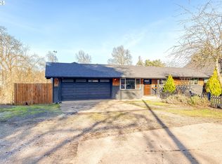 1092 SE Locust St, Dundee, OR 97115