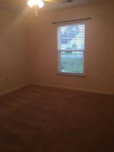 3 bed, 1600 sqft, $1,950 — Photo 2