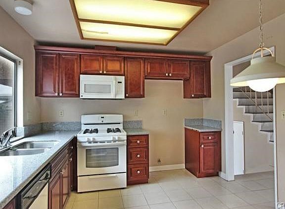 5th image of 864 N Lorri Way