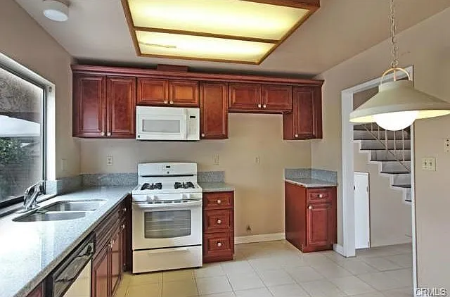 864 N Lorri Way — Photo 5