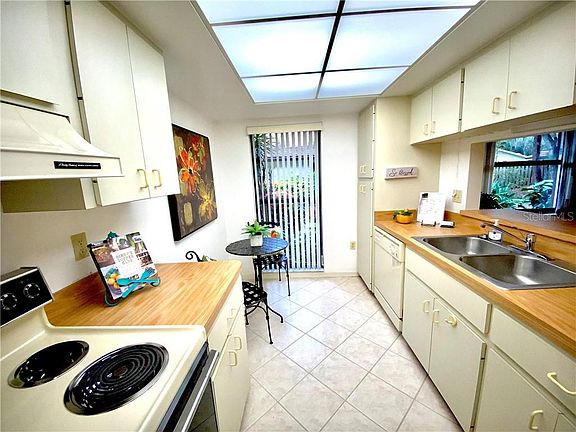 4th image of 4671 Oak Forest Dr E #6