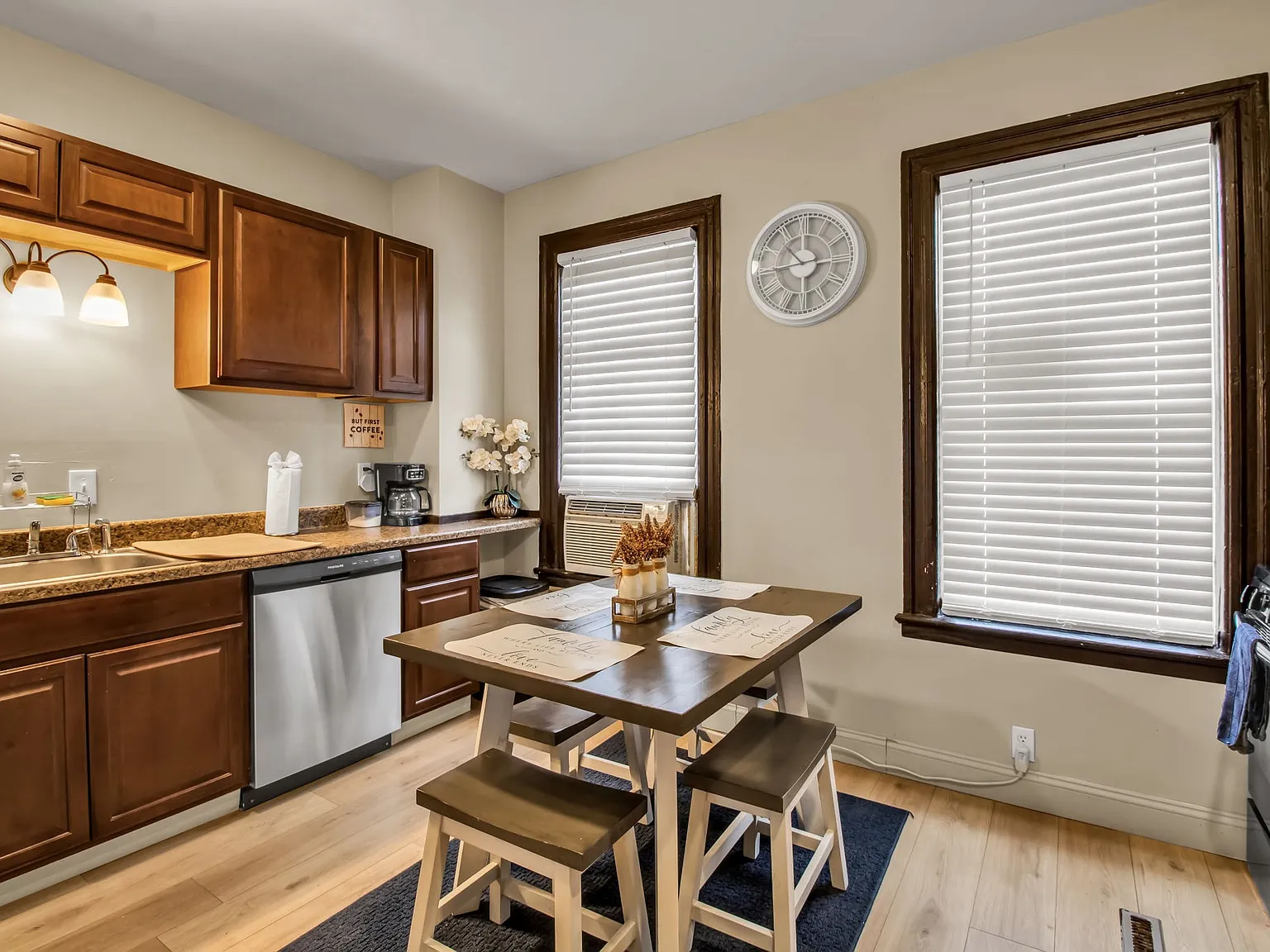 2 bed, 1200 sqft, $1,849 — Photo 4