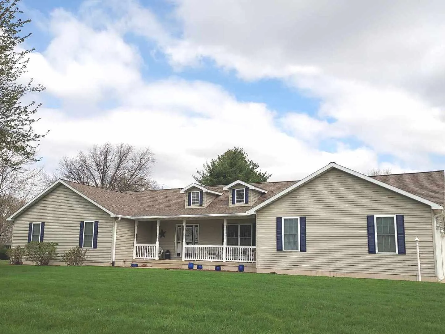 44 Hillcrest Dr photo 1