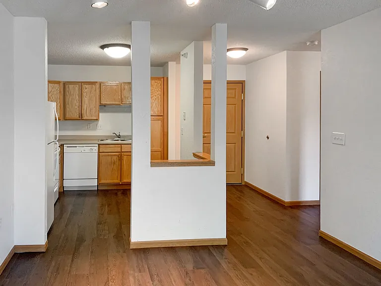 1538 Larpenteur Ave W — Photo 16